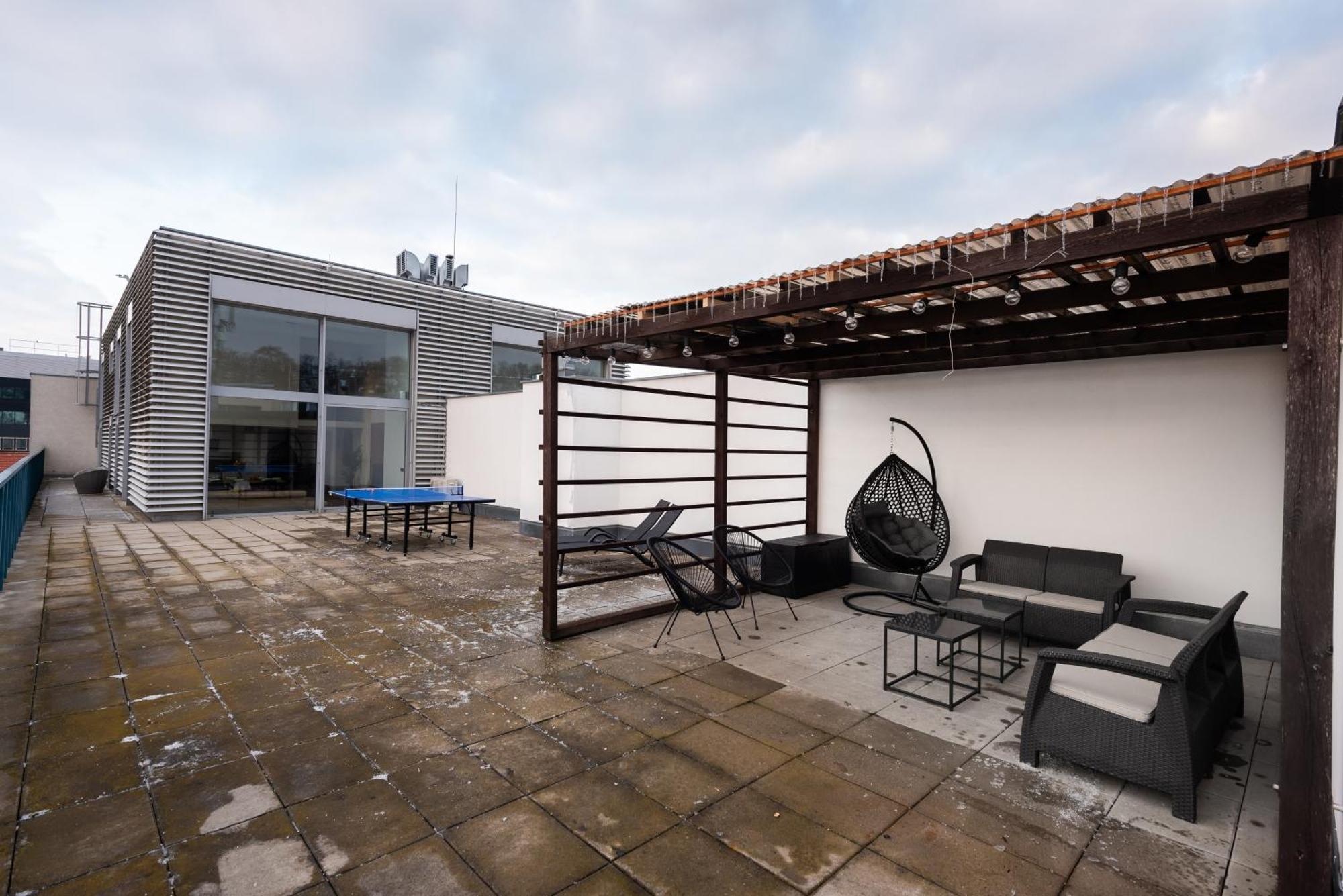 2-Level Apartments On Krizikova Near The Metro Prague Exterior photo