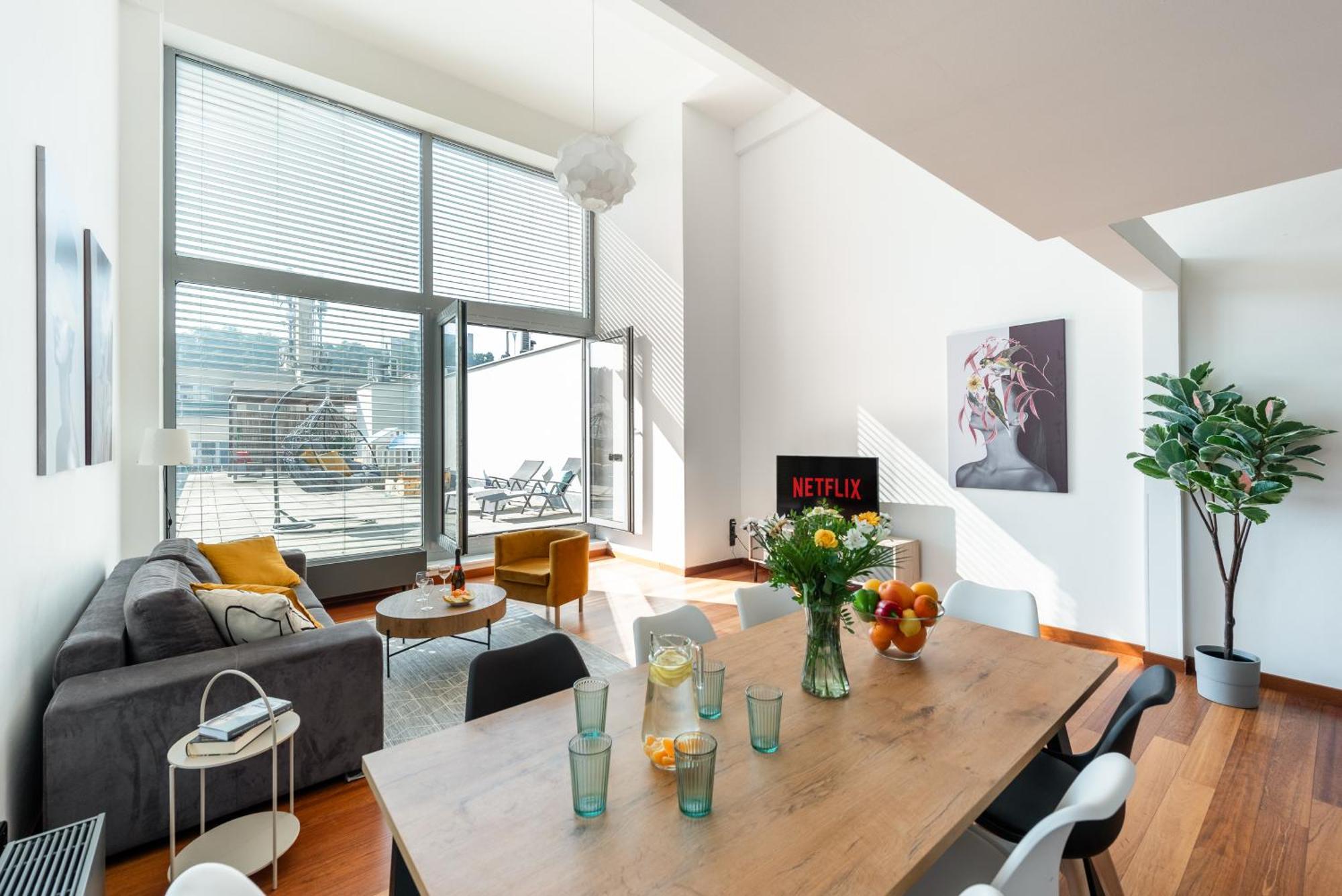 2-Level Apartments On Krizikova Near The Metro Prague Exterior photo